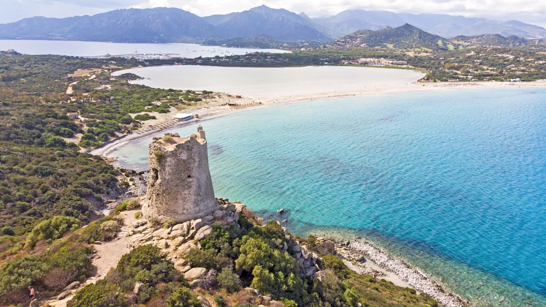 Die Küste und der Turm von Cagliari, Sardinien, Italien.
