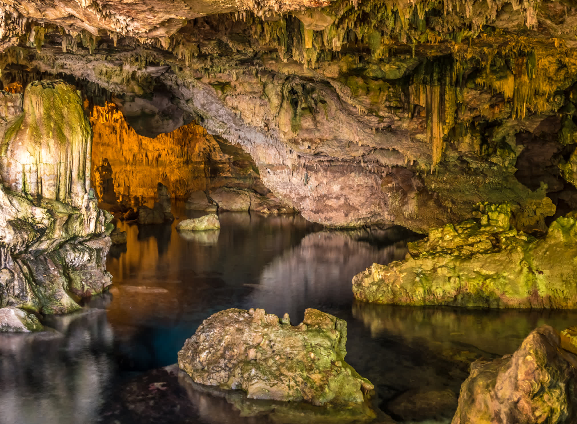 Neptuns Grotte, eine Tropfsteinhöhle in der Nähe von Alghero, Sardinien, Italien. 