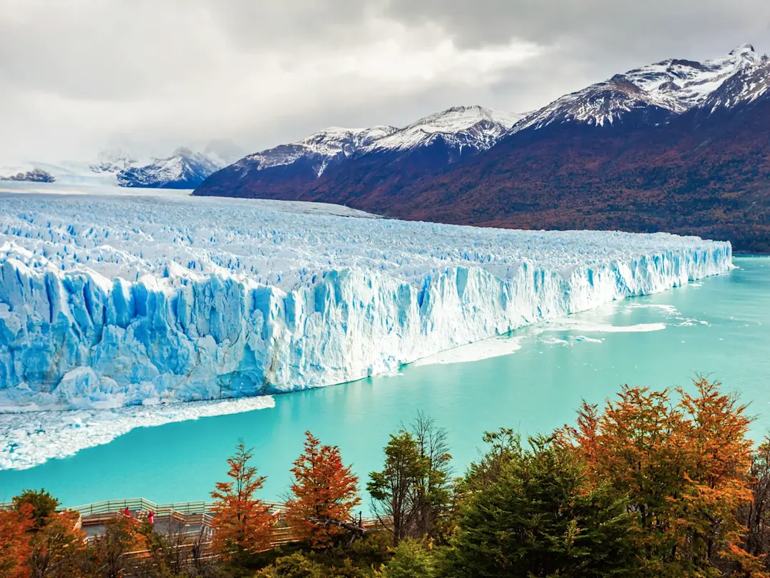 Majestätischer Gletscher mit türkisfarbenem Wasser. El Calafate, Santa Cruz, Argentinien.
