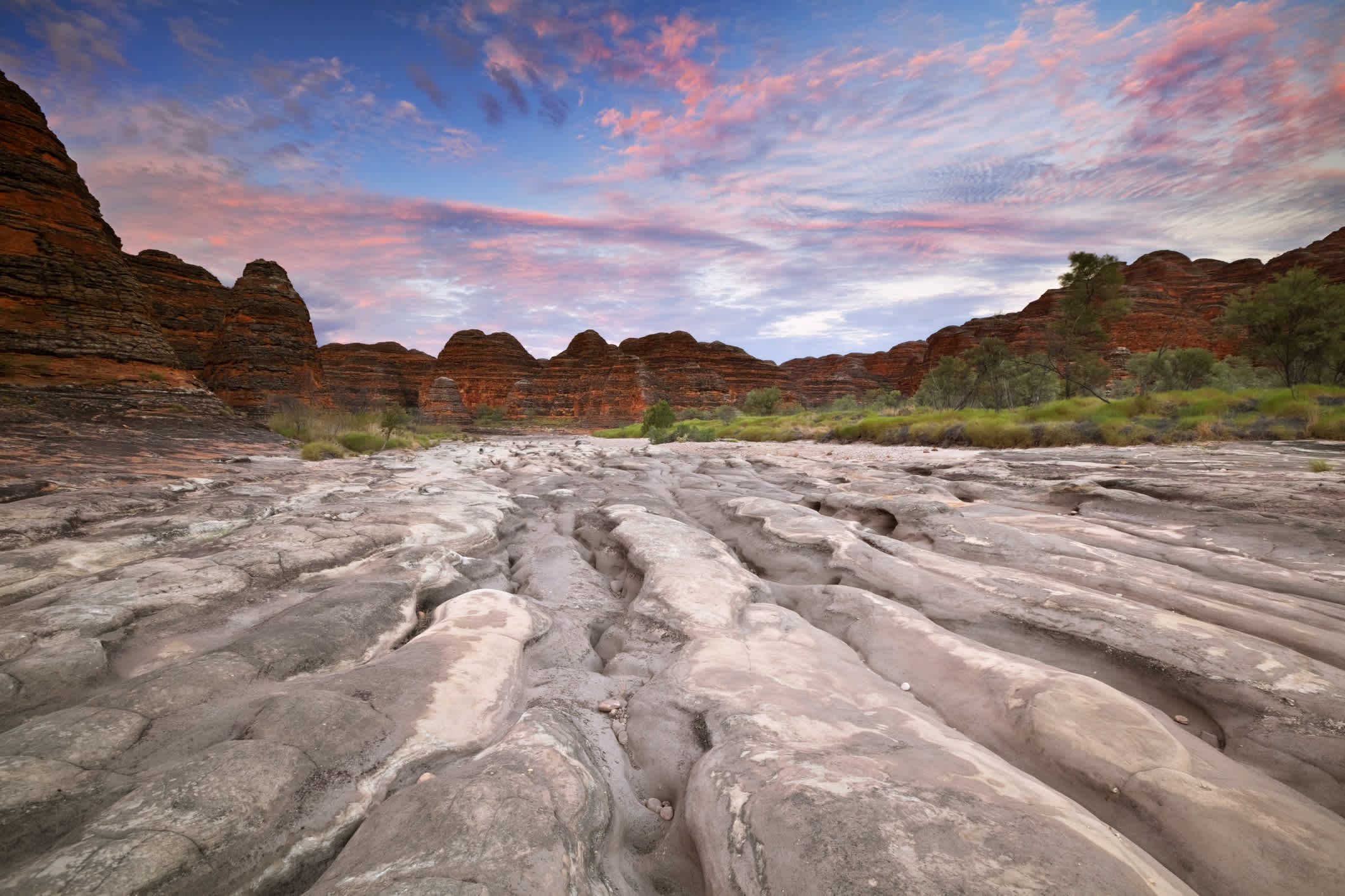 Lit de rivière asséché dans le parc national de Purnululu, Australie occidentale