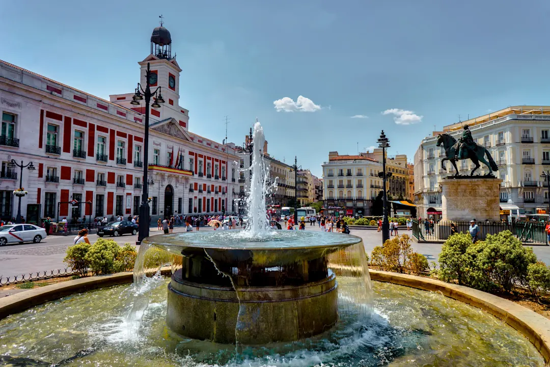 Puerta del Sol Puerta del Sol, das schlagende Herz von Madrid, ein Muss bei Ihrem Madrid Urlaub
