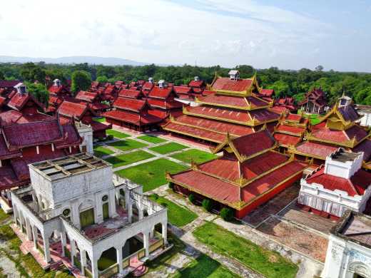 Tempelanlagen bei einer Mandalay Reise erkunden
