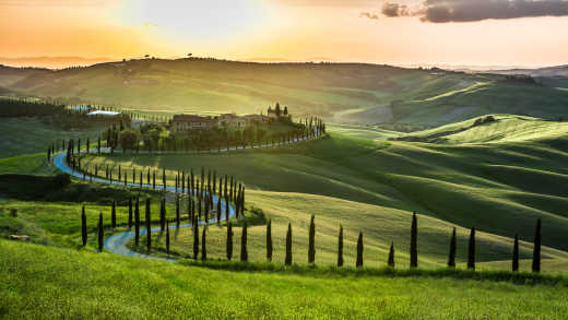 Sonnenuntergang in der Toskana in Italien