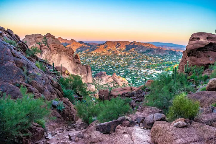 USA Arizona Phoenix Camelback Mountain Unternehmen Sie während Ihrer Phoenix-Tour eine Wanderung auf den Camelback Mountain.