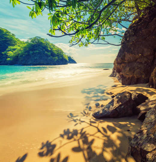 Plage déserte de Guanacaste, du même nom que la province sur laquelle vous pourrez venir vous détendre en toute tranquilité pendant votre voyage au Costa Rica.