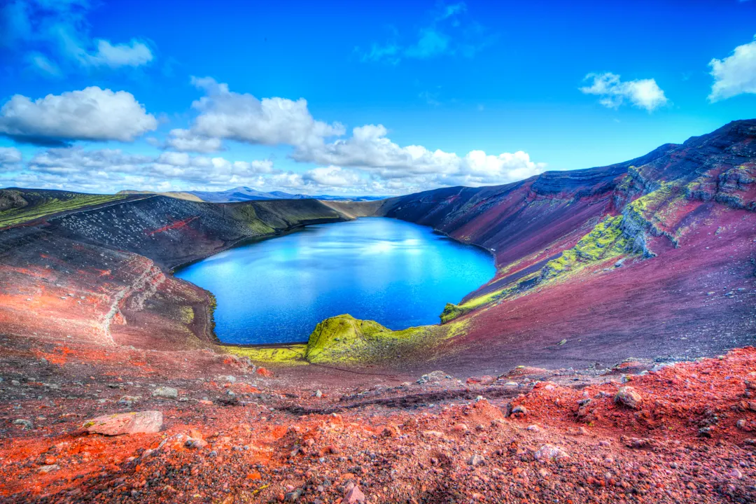 Island, Landmannalaugar, Ljotipollur Blick zum Ljotipollur Kratersee im südlichen Hochland Islands.