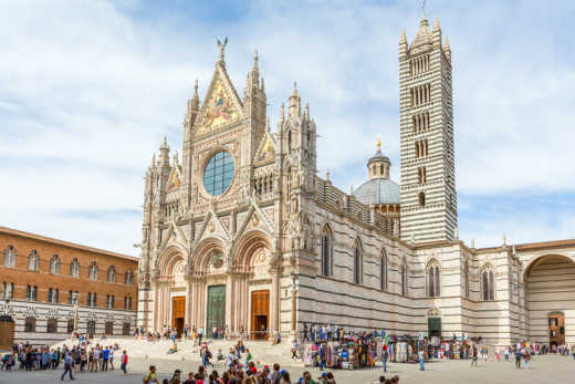 Bezoek de prachtige Duomo of Kathedraal van Siena tijdens uw reis naar Siena, Italië.