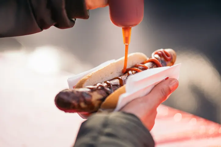 USA Route 66 Cozy Dog Drive-In Hotdog Genießen Sie eine schöne Hot-Dog-Pause während Ihrer Route 66 Tour.