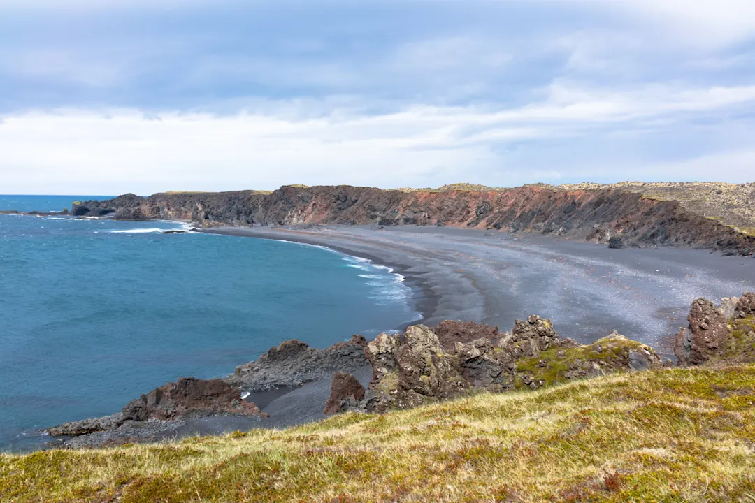 Island, Snæfellsnes, Djupalonssandur Der Blick zum Djupalonssandur Strand auf der Snæfellsnes-Halbinsel, Island.