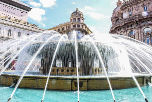 Brunnen auf der Piazza de Ferrari in Genua, Italien

