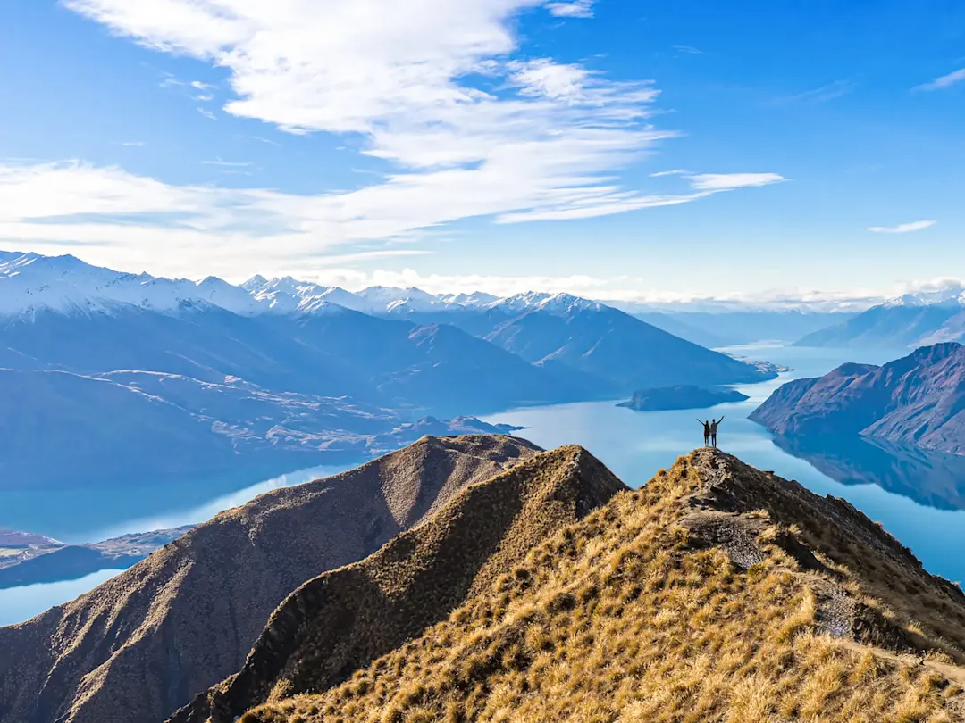 Berggipfel mit Blick auf den See. Roys Peak, Otago, Neuseeland.
