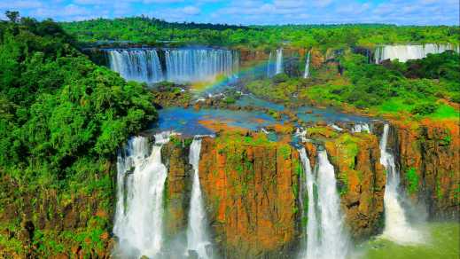 Chutes d'Iguacu et forêt tropicale verte, Brésil, Amérique du Sud