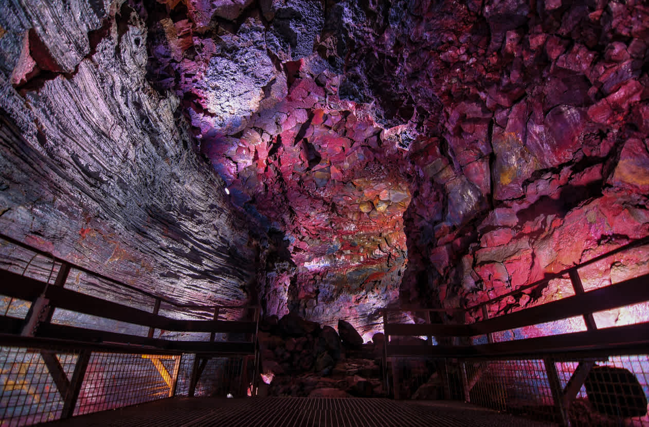 Raufarhólshellir lavatunnel in IJsland