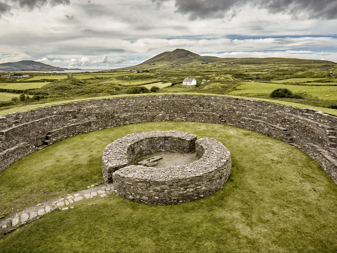 Archäologische Stätte des Cahergall-Ringforts in County Kerry, Irland. 