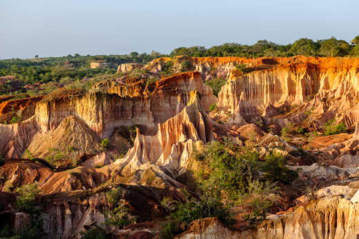 Marafa Depression (Hells Küche Canyon) mit roten Klippen und Felsen, Malindi, Kenia
