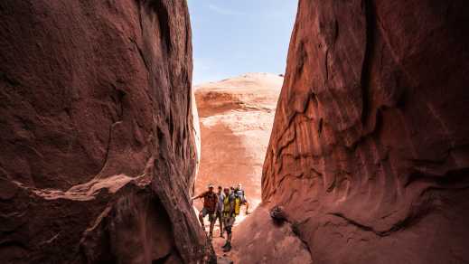 Geführte Wandergruppe im Slot Canyon in Utah