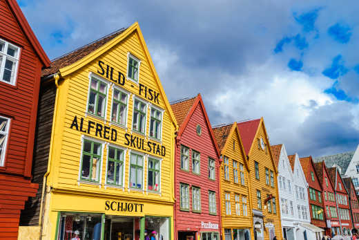 Stadtansicht von Bryggen, das historische Hansaviertel von Bergen, Norwegen.

