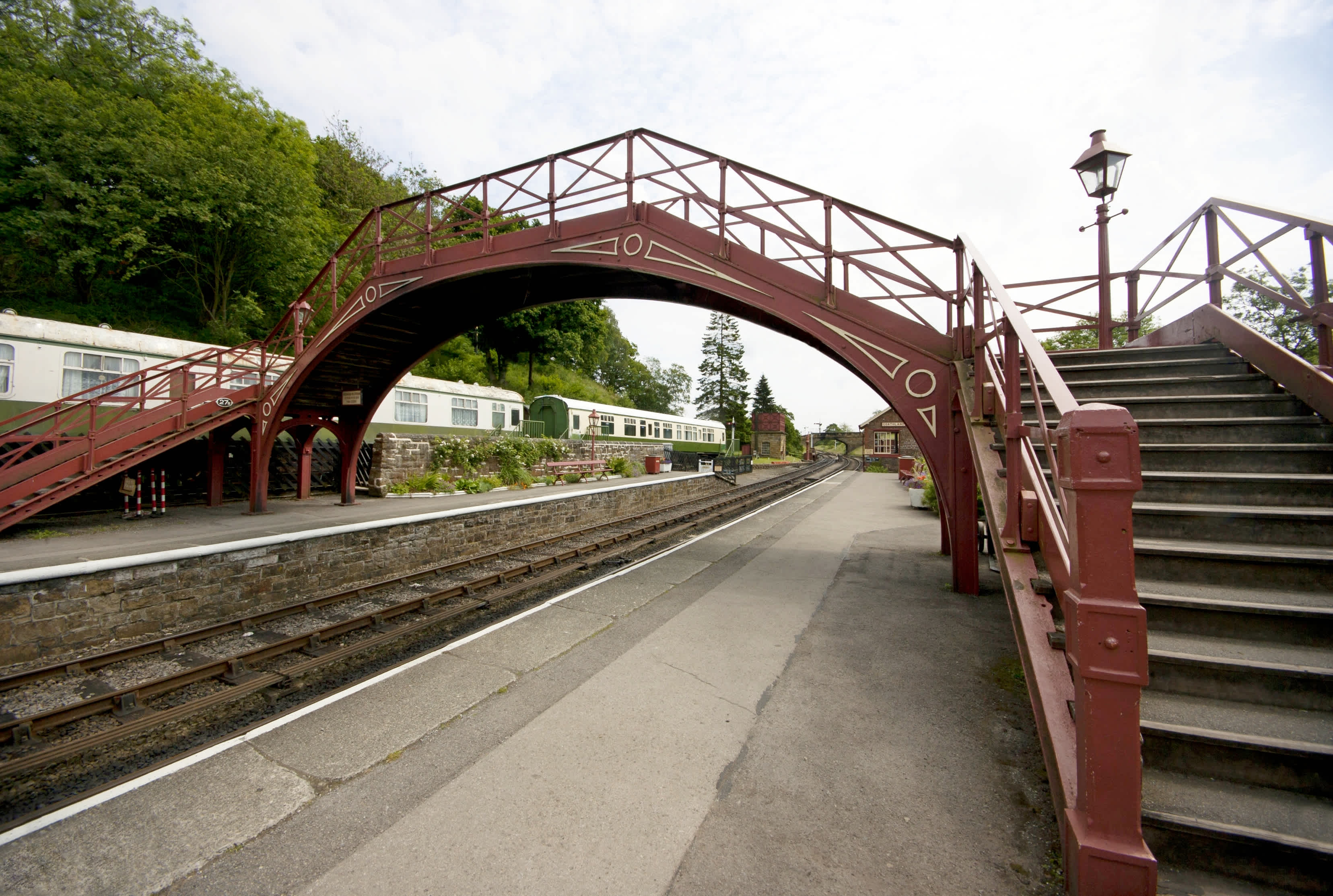 Rote Bahnhofsbrücke, die als Kulisse für Hoagsmeade diente