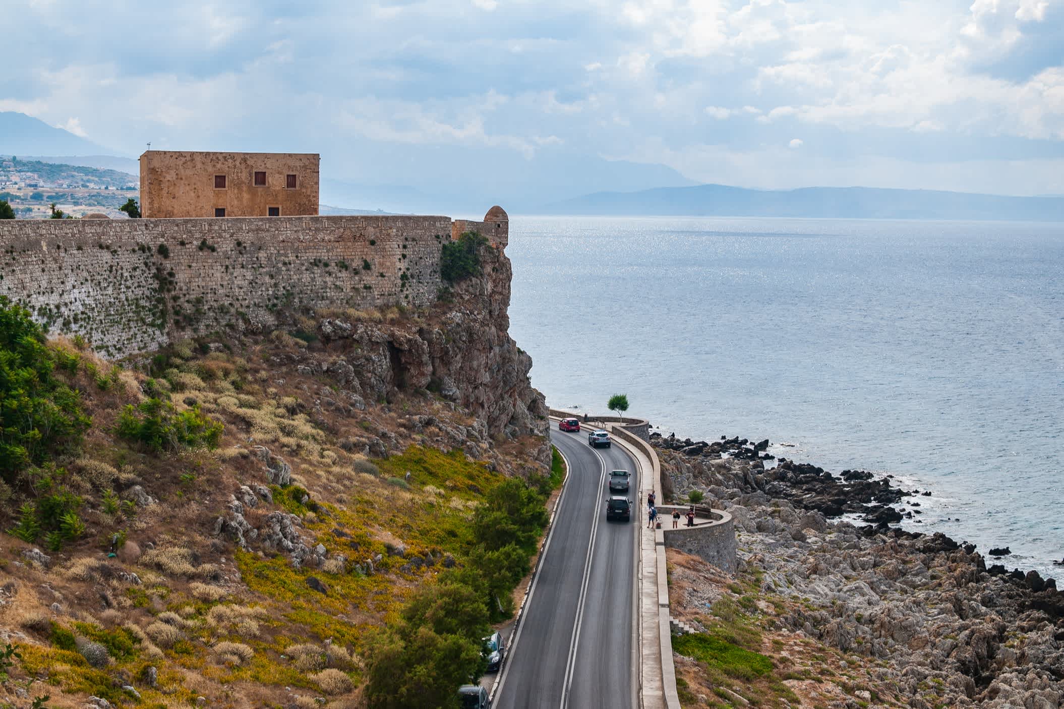 Küstenstraße in der Stadt Rethymnon auf der Insel Kreta