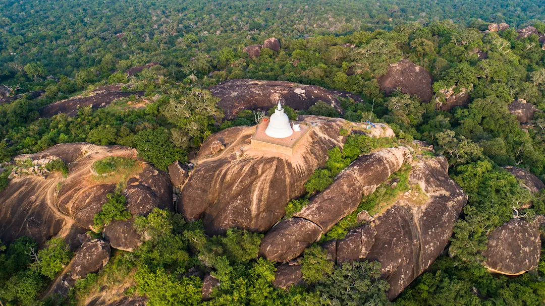 Sri Lanka, Yala Nationalpark, Sithulpawwa Die Luftaufnahme des Sithulpawwa buddhistisches Kloster im Yala Nationalpark, Sri Lanka.