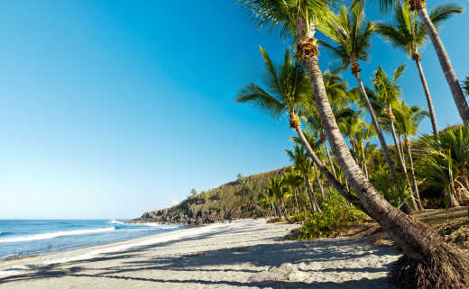 Profitez de la plage de Grande Anse pour un moment détente et bronzette pendant votre voyage à la Réunion.
