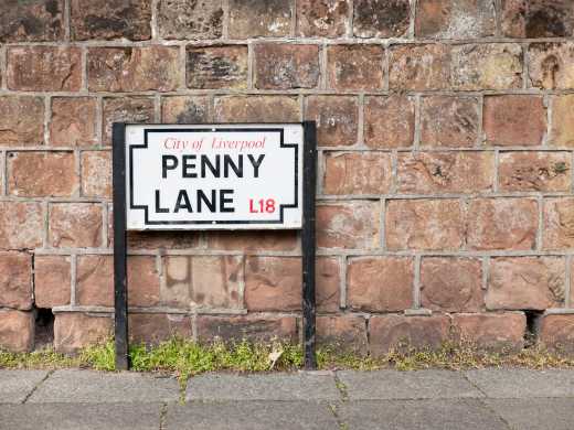 Arpentez la célèbre rue de Penny Lane pendant votre voyage à Liverpool, que l'on connaît grâce au célèbre tube des Beatles.