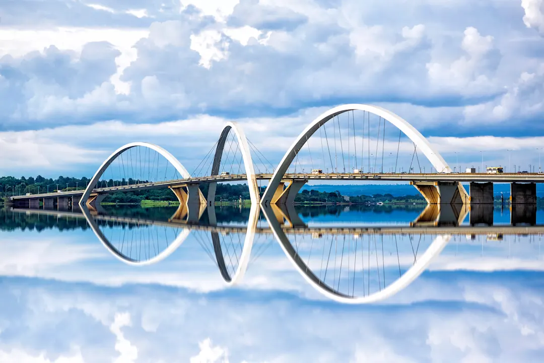 Brasilien, Brasilia, JK-Brücke Brücke mit drei Bögen