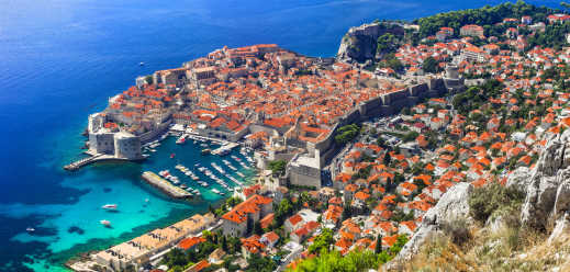 Luftaufnahme der Altstadt von Dubrovnik in Kroatien.
