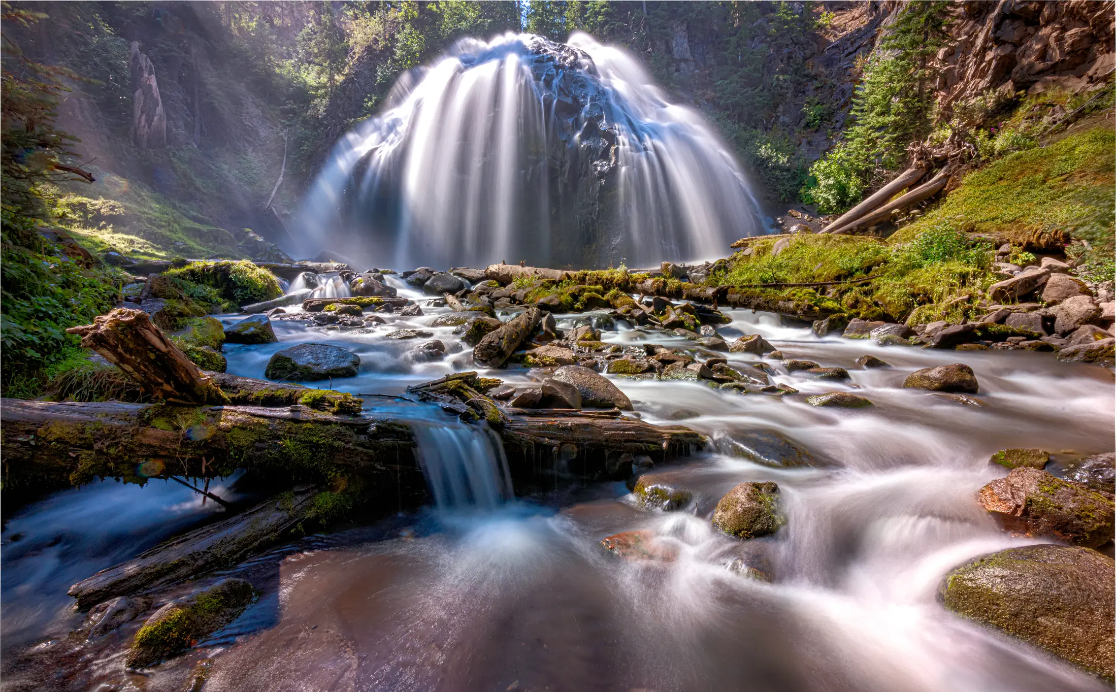 Chush Falls in der Three Sisters Wilderness bei Bend, Oregon, USA.