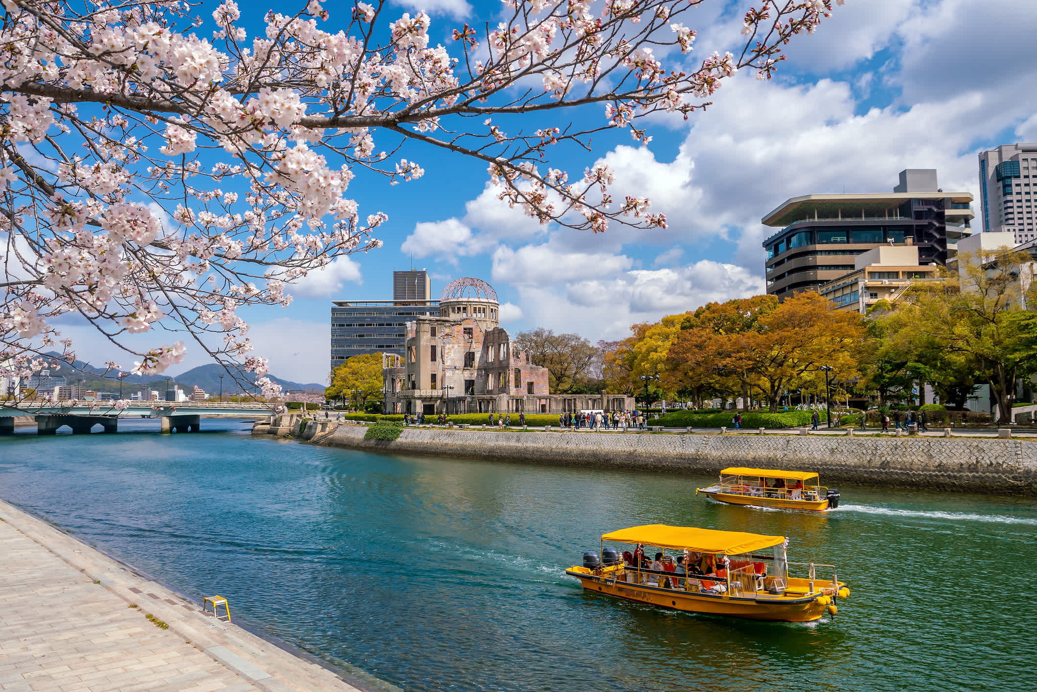 Bateaux sur un fleuve à Hiroshima