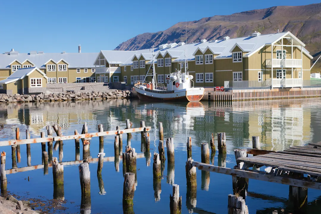 Fischerort Siglufjörður an der Nordküste Islands.
