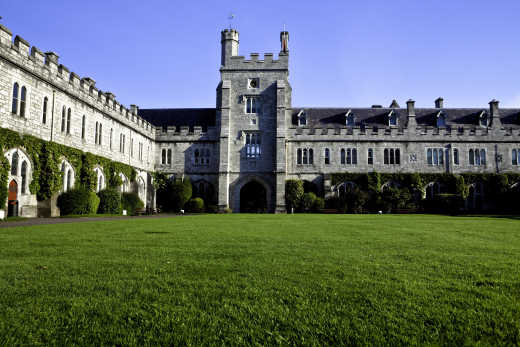 Découvrez la sublime université de Cork en Irlande