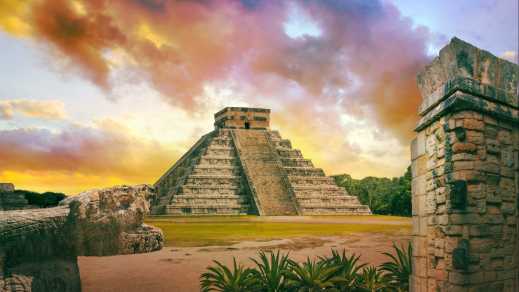 Pyramide maya de Kukulcan El Castillo, Chichen Itza, Mexique
