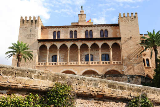 Aufnahme des Palau de l’Almudaina in Palma de Mallorca, Spanien