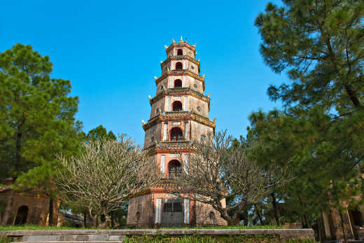 Visitez la pagode Hue Thien Mu pendant votre séjour à Huê au Vietnam.