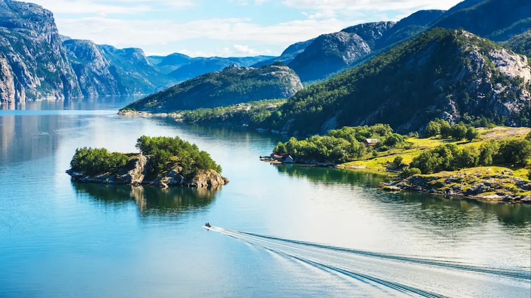 Norwegen, Rogaland, Lysefjord Die Landschaft des Lysefjords und Bergen, Rogaland, Norwegen.