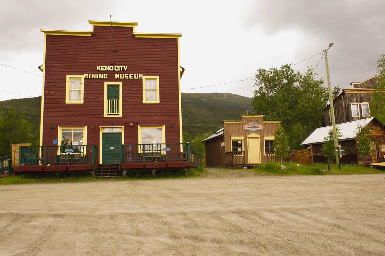 Begeben Sie sich während Ihrer Yukon-Reise auf die Spuren der Bergbaugeschichte der Region, wie hier im Keno Museum.
