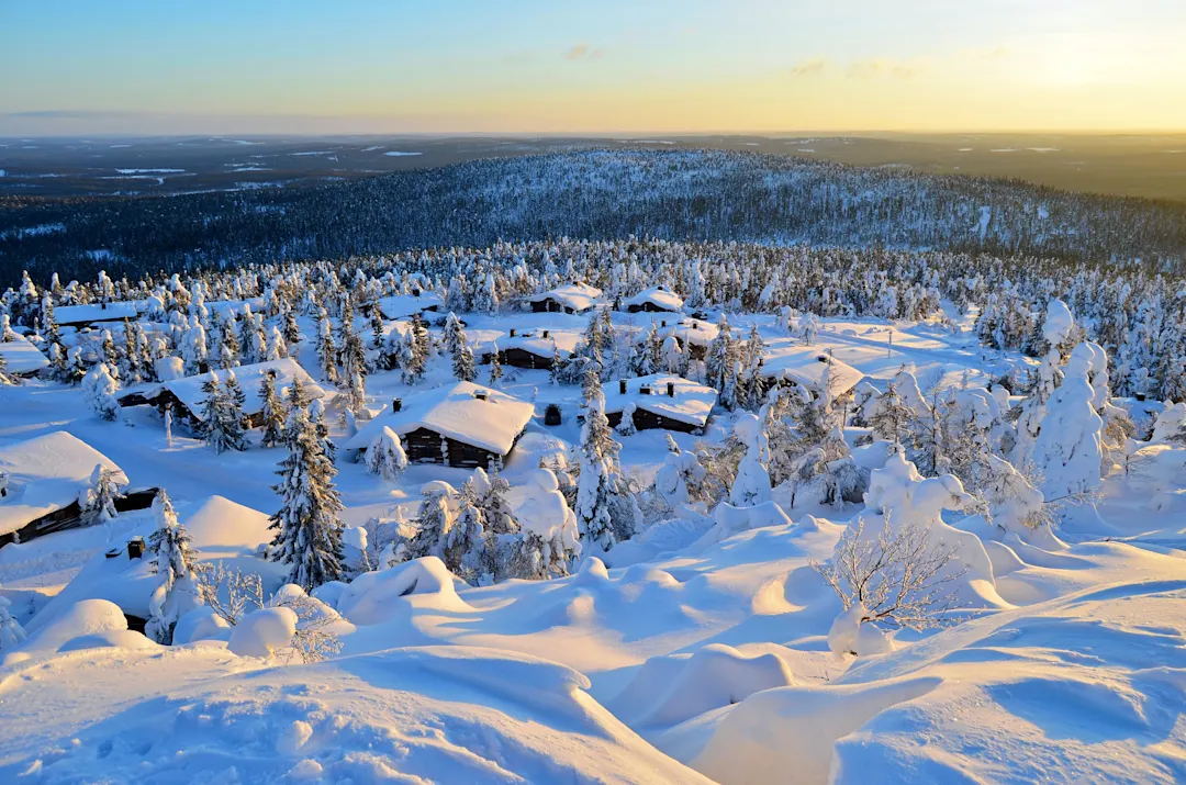 Ferienhäuser auf dem Berggipfel, Finnland
