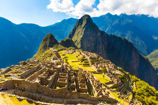 Vue aérienne sur le magnifique Machu Picchu, à découvrir pendant votre voyage au Pérou.