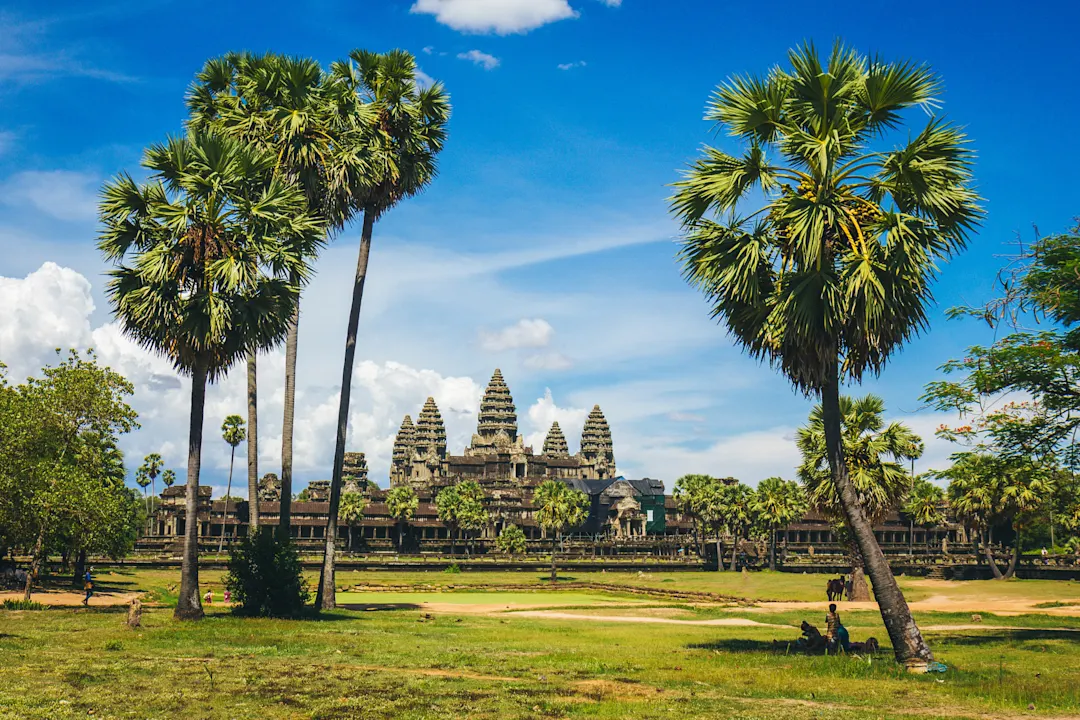 Blick auf Angkor Wat bei sonnigem Wetter