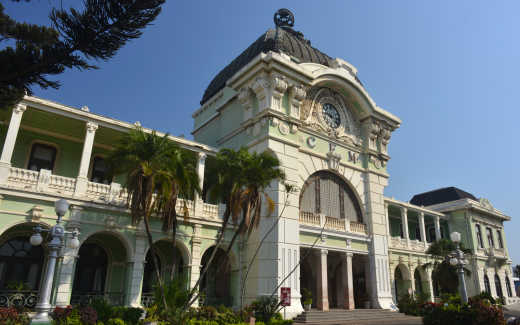 Vue de la gare CFM (Caminho de Ferro de Mocambique) de Maputo, capitale du Mozambique. Un bâtiment de style victorien conçu par Gustave Eiffel.