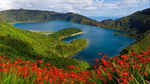 Blick auf den See Lago di Fogo auf der Insel São Miguel, Azoren, Portugal. 