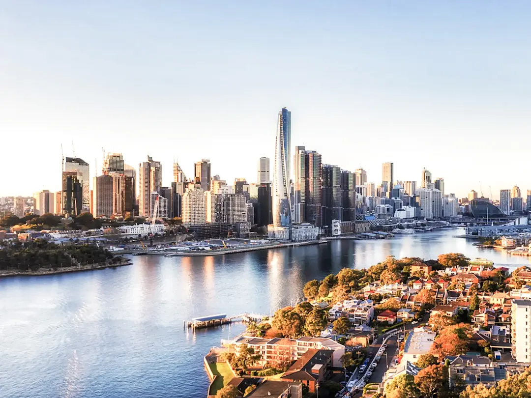 Skyline mit Hochhäusern und Hafen, Sydney, New South Wales, Australien.
