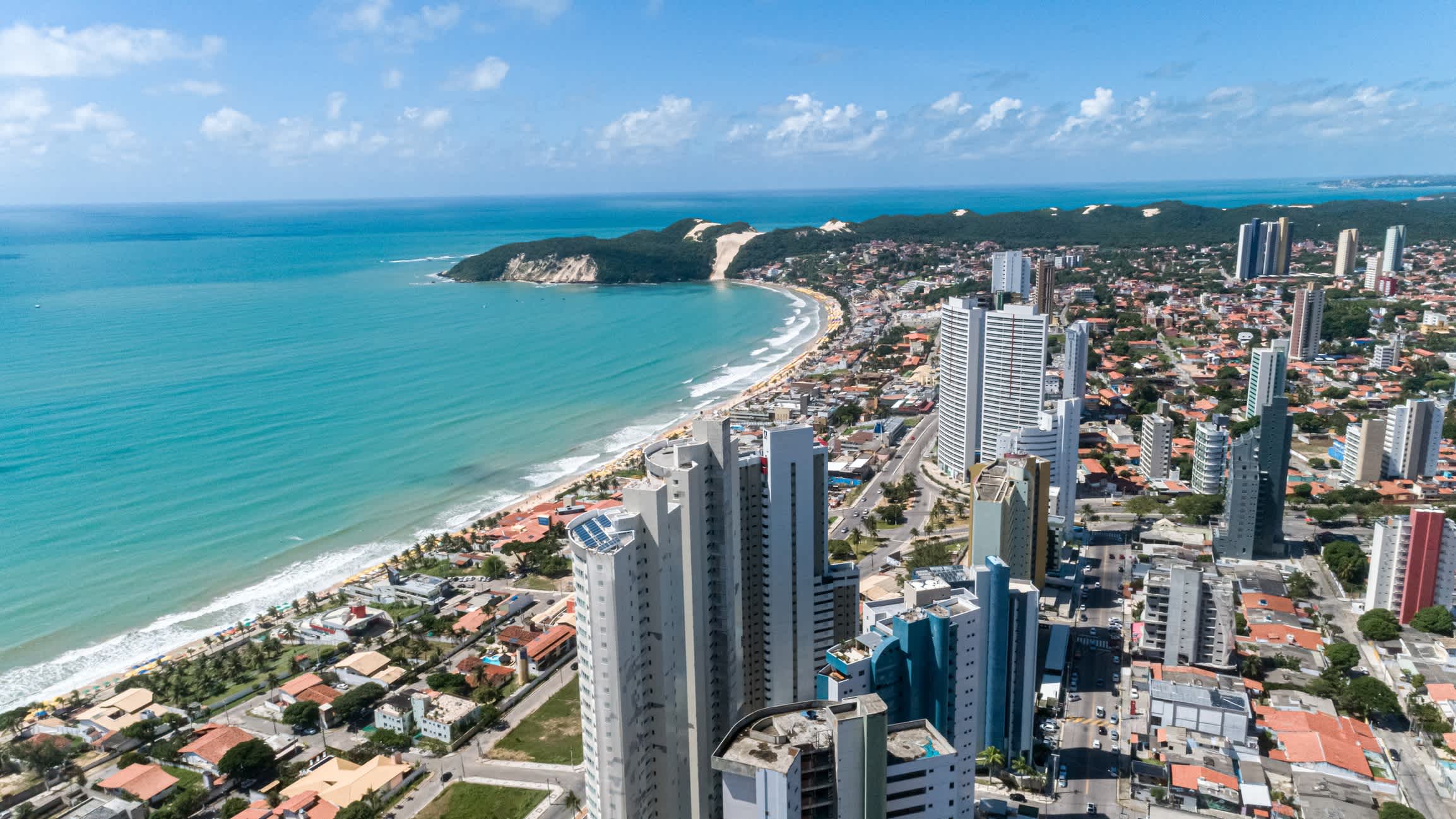 Vue aérienne du front de mer de Natal, Brésil.