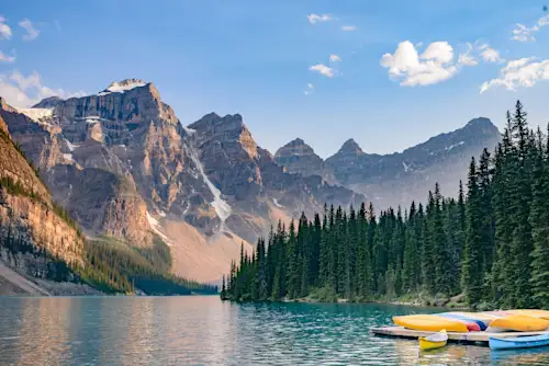 Panorama über Moraine Lake in Kanada