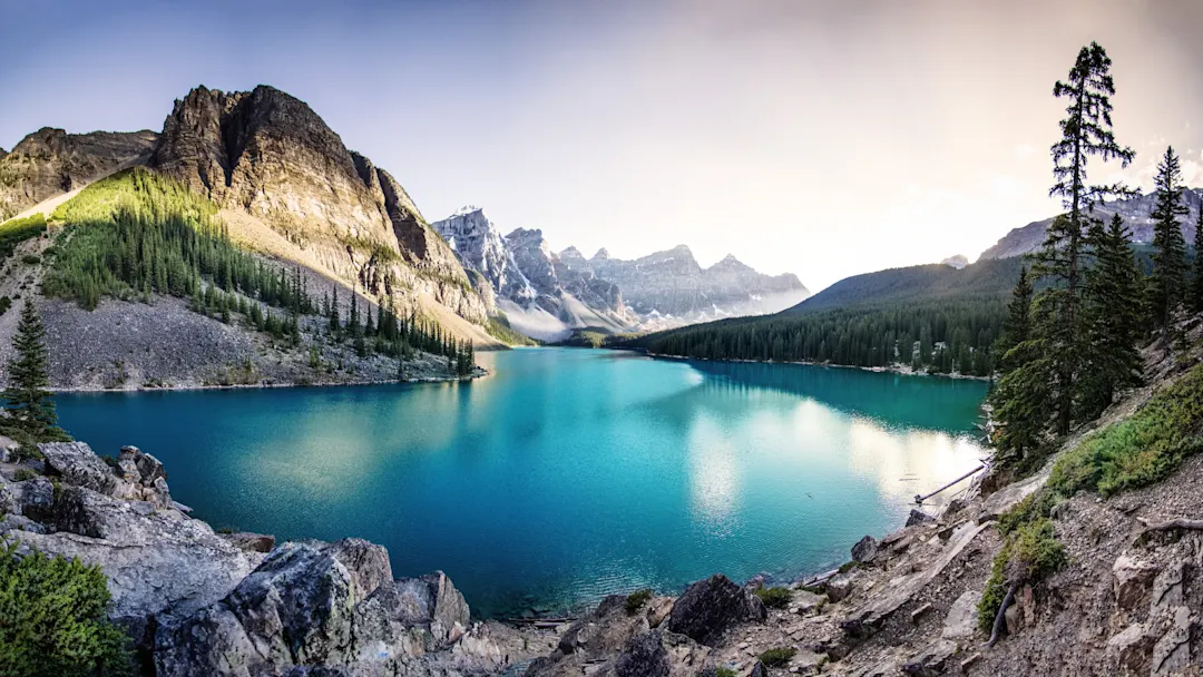 Moraine Lake, Kanada Panorama über Moraine Lake in Kanada