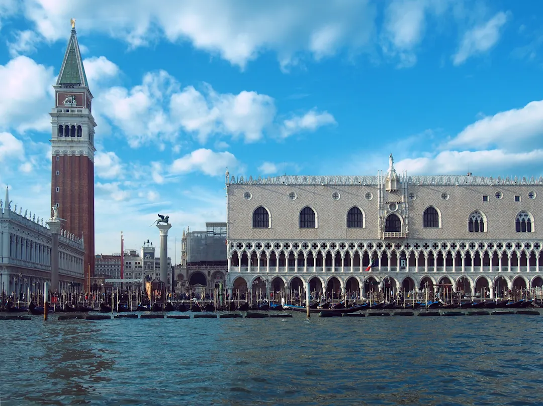 Doge’s Palace Der Dogenpalast ist Sitz der Macht einer venezianischen Republik und ein Muss bei Ihrer Venedig Reise.