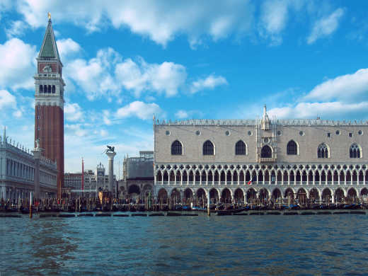 Der Dogenpalast ist Sitz der Macht einer venezianischen Republik und ein Muss bei Ihrer Venedig Reise.