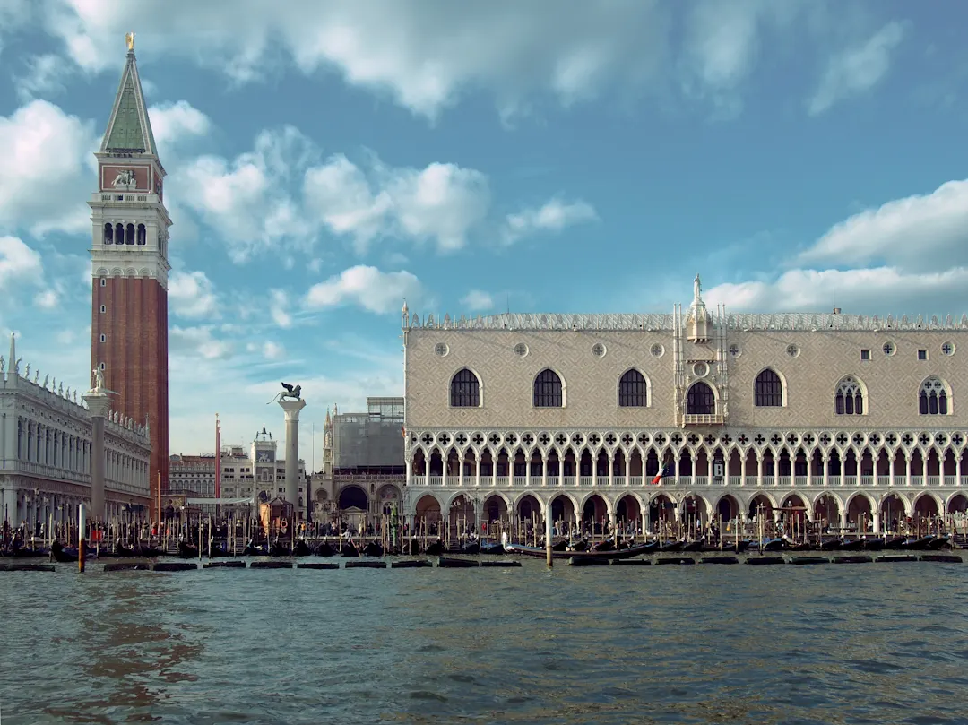 Der Dogenpalast ist Sitz der Macht einer venezianischen Republik und ein Muss bei Ihrer Venedig Reise.