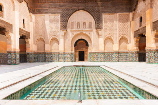 La cour intérieure de la Médersa Ben Youssef à Marrakech